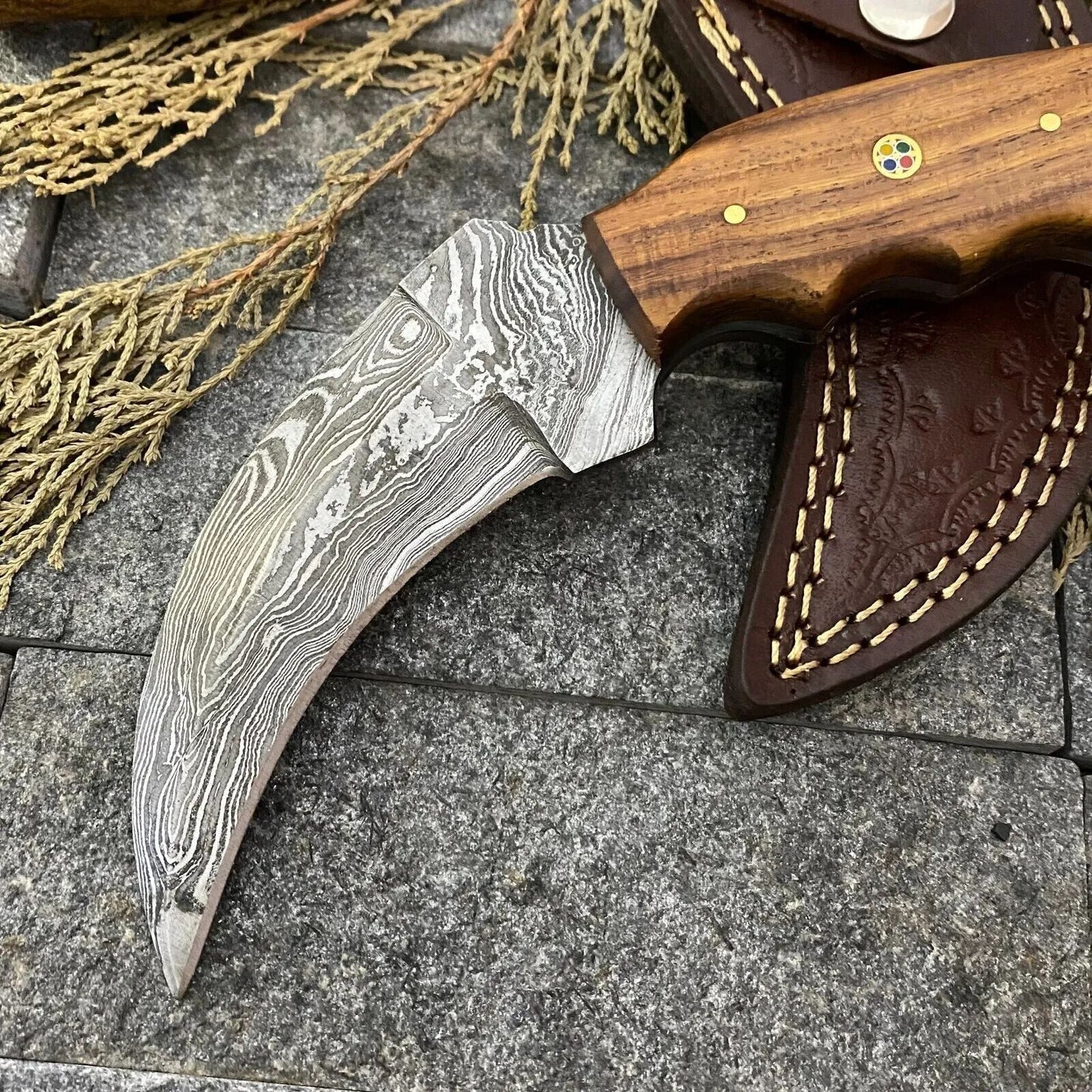 CSGO Design Handmade Damascus Steel Karambit Knife with Wood Handle & Sheath