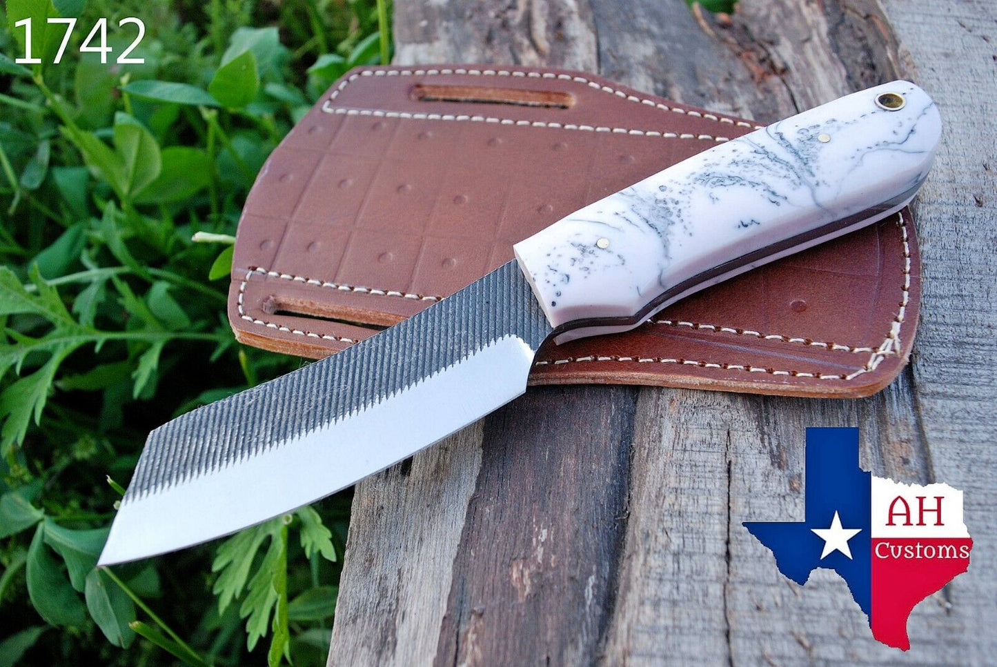 Damascus Steel Bull Cutter Knife - Hand-Forged Cowboy Knife with Resin Handle