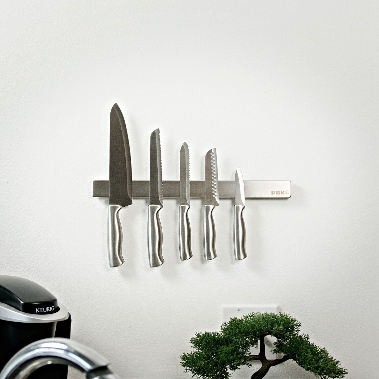 Wall-Mount Magnetic Knife Rack for Kitchen Tools