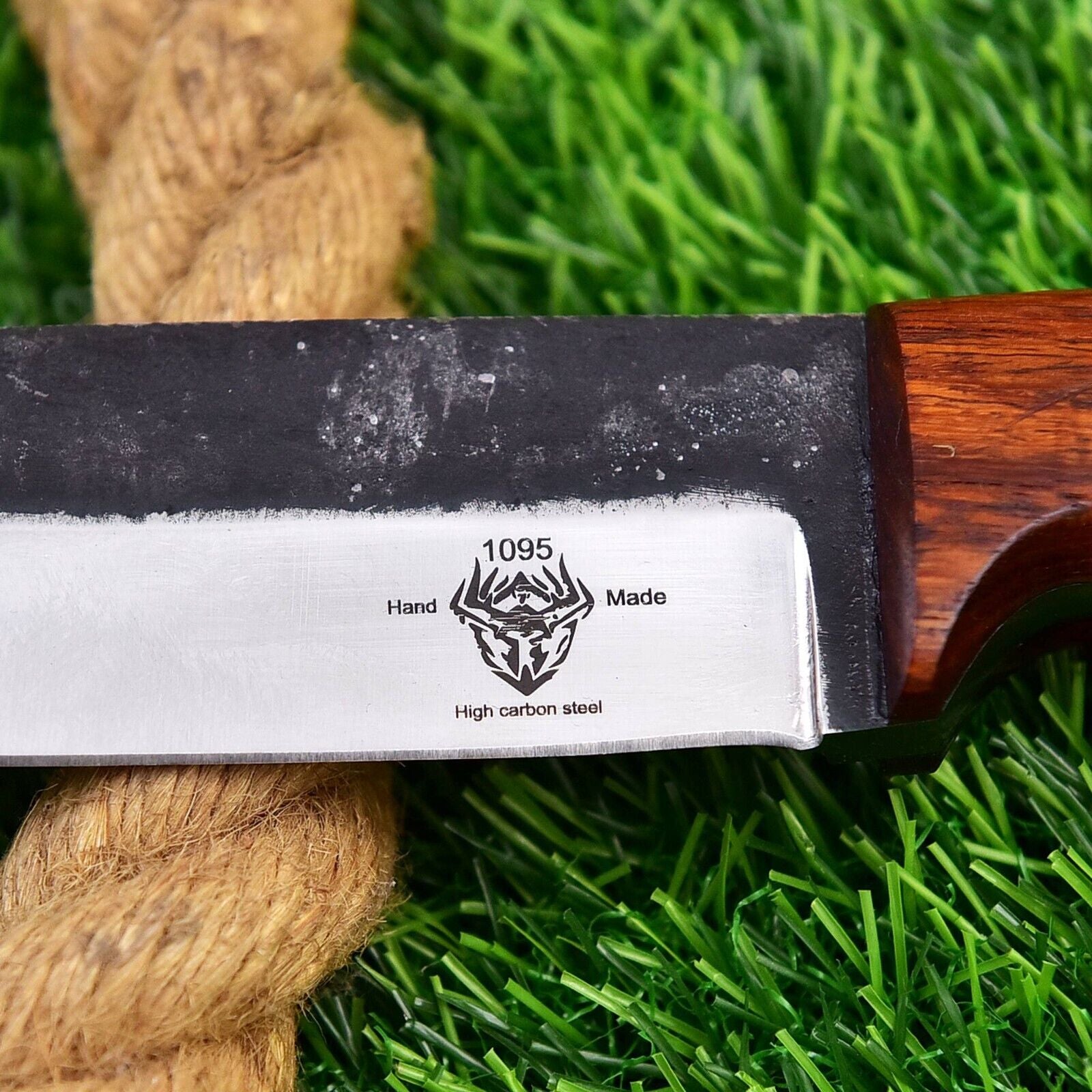 High Carbon Forged Knife with Exotic Wood Handle for Hunting