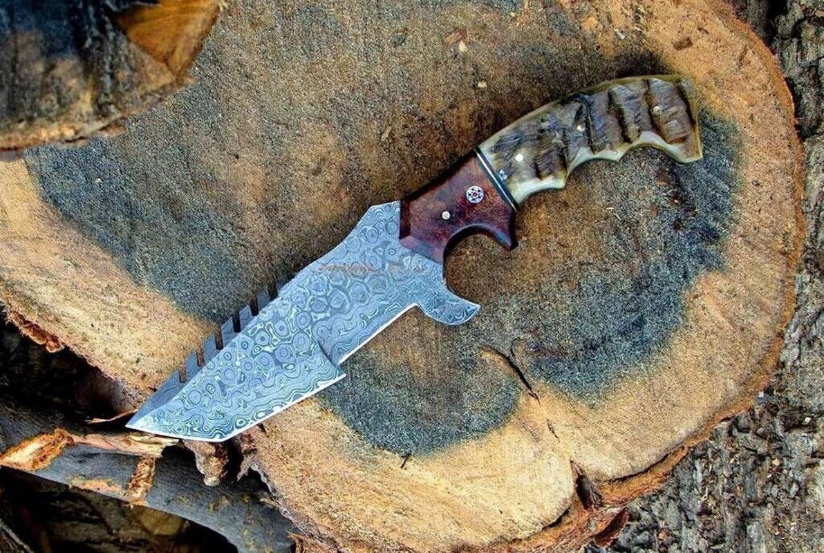 Handmade Damascus Steel Hunting Tracker Knife