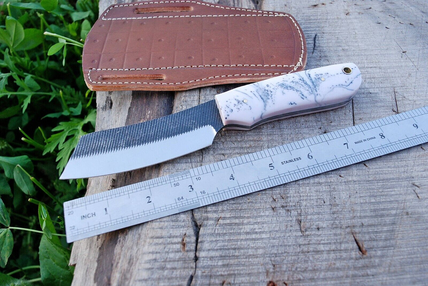 Damascus Steel Bull Cutter Knife - Hand-Forged Cowboy Knife with Resin Handle