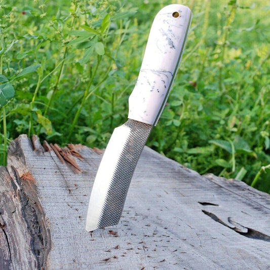 Damascus Steel Bull Cutter Knife - Hand-Forged Cowboy Knife with Resin Handle