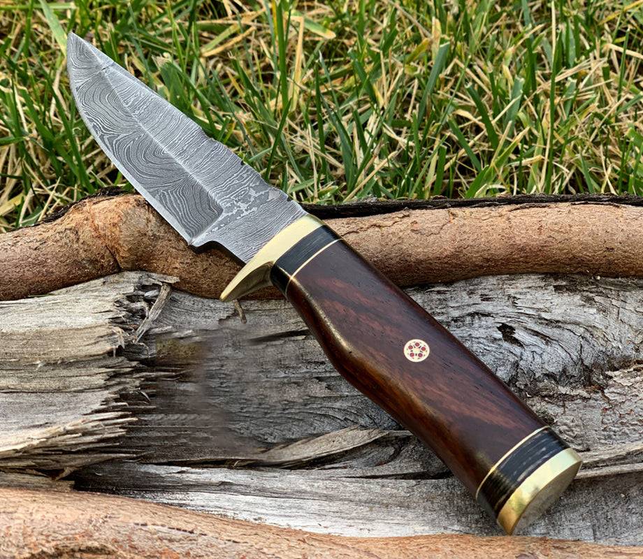 Handmade Damascus Steel Hunting Knife with Wood and Brass Guard