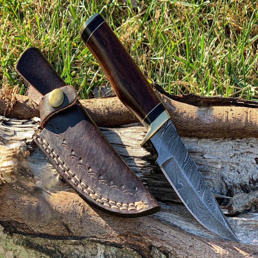 Handmade Damascus Steel Hunting Knife with Wood and Brass Guard