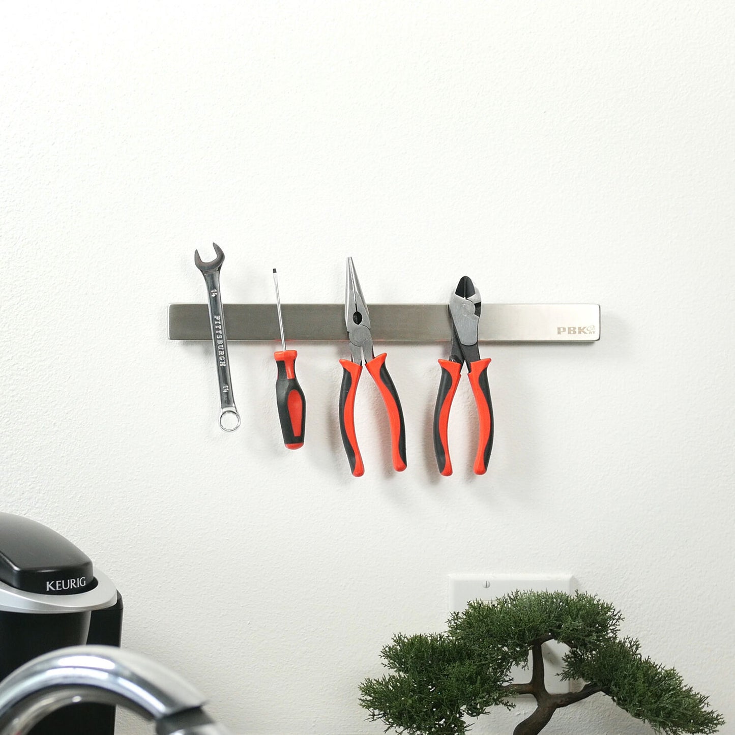 Wall-Mount Magnetic Knife Rack for Kitchen Tools