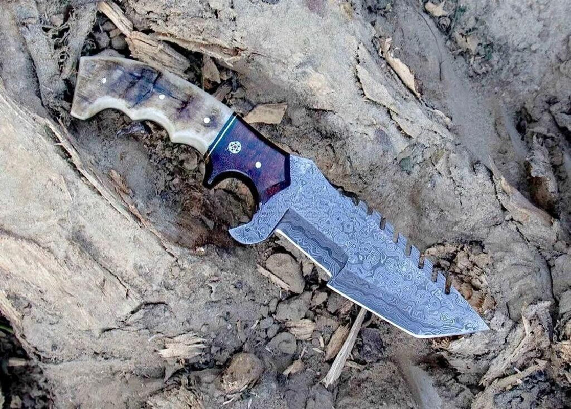 Handmade Damascus Steel Hunting Tracker Knife